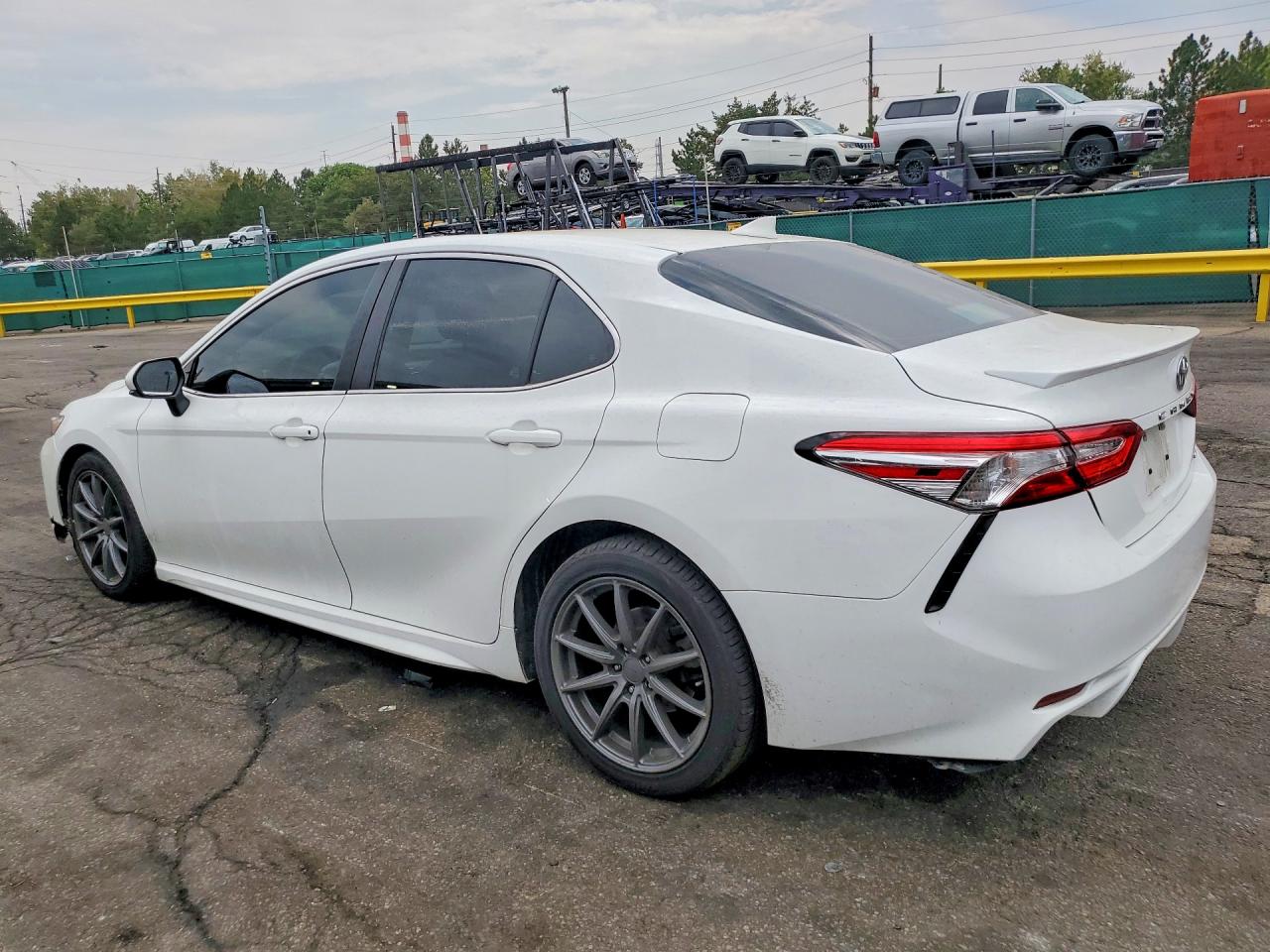 2020 TOYOTA CAMRY SE — снимка 2