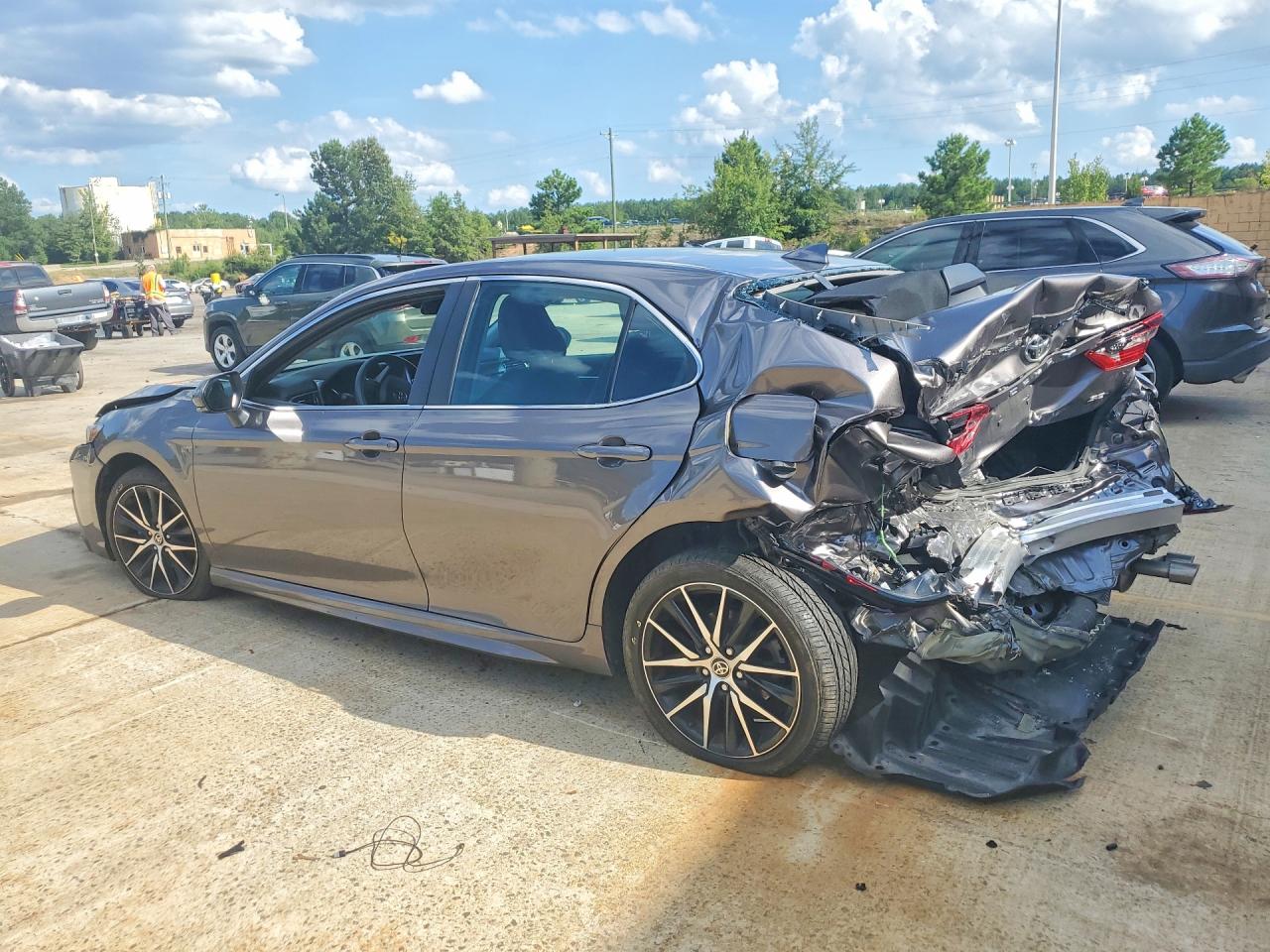 2022 TOYOTA CAMRY SE — снимка 2