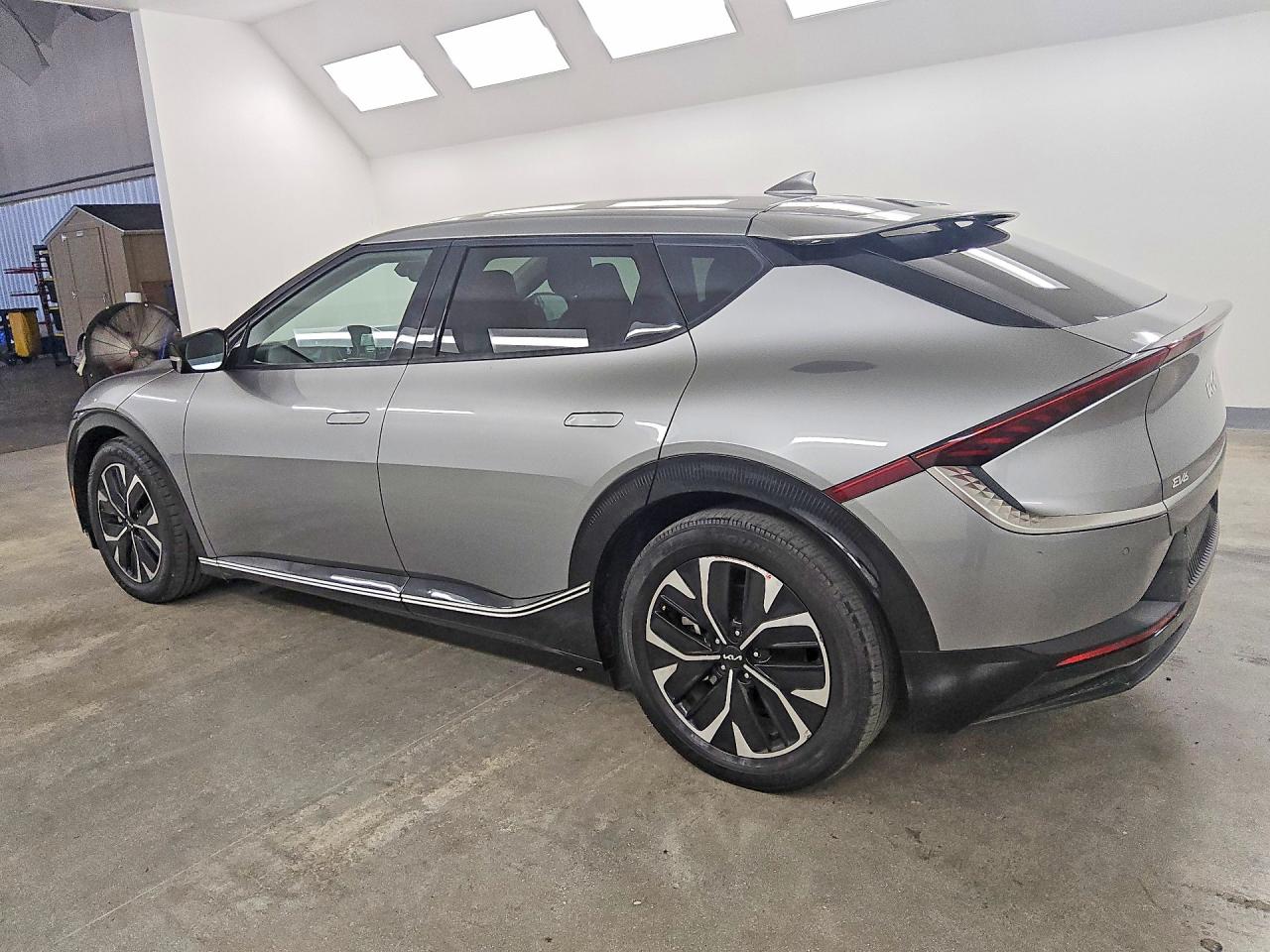 2023 KIA EV6 WIND — снимка 2
