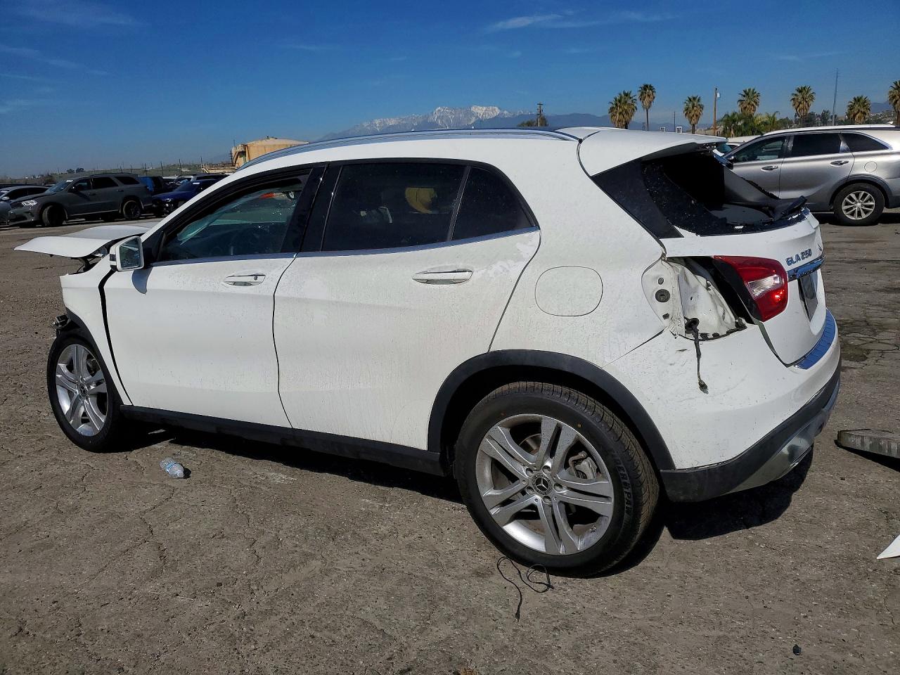 2018 MERCEDES-BENZ GLA 250 4MATIC — снимка 2