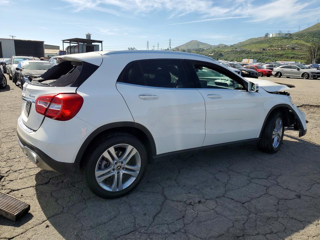 2018 MERCEDES-BENZ GLA 250 4MATIC — снимка 3