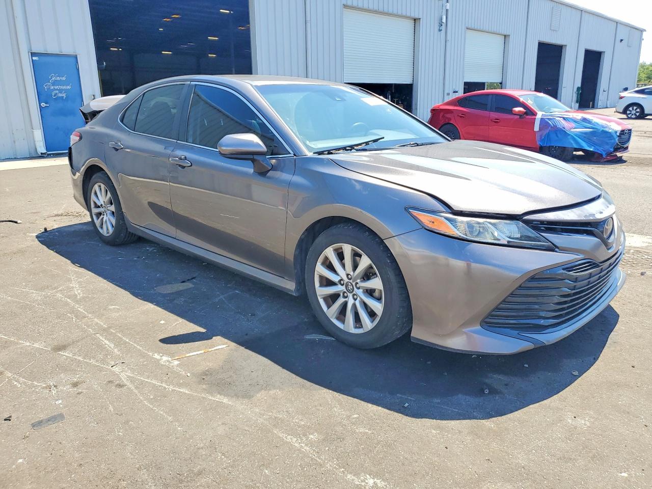 2019 TOYOTA CAMRY LE — снимка 4