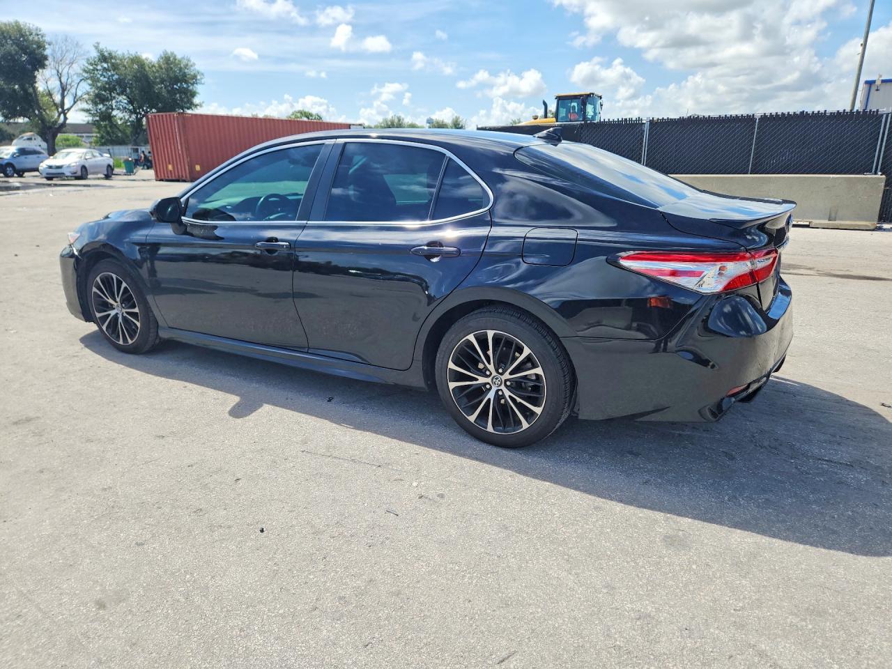 2020 TOYOTA CAMRY SE — снимка 2