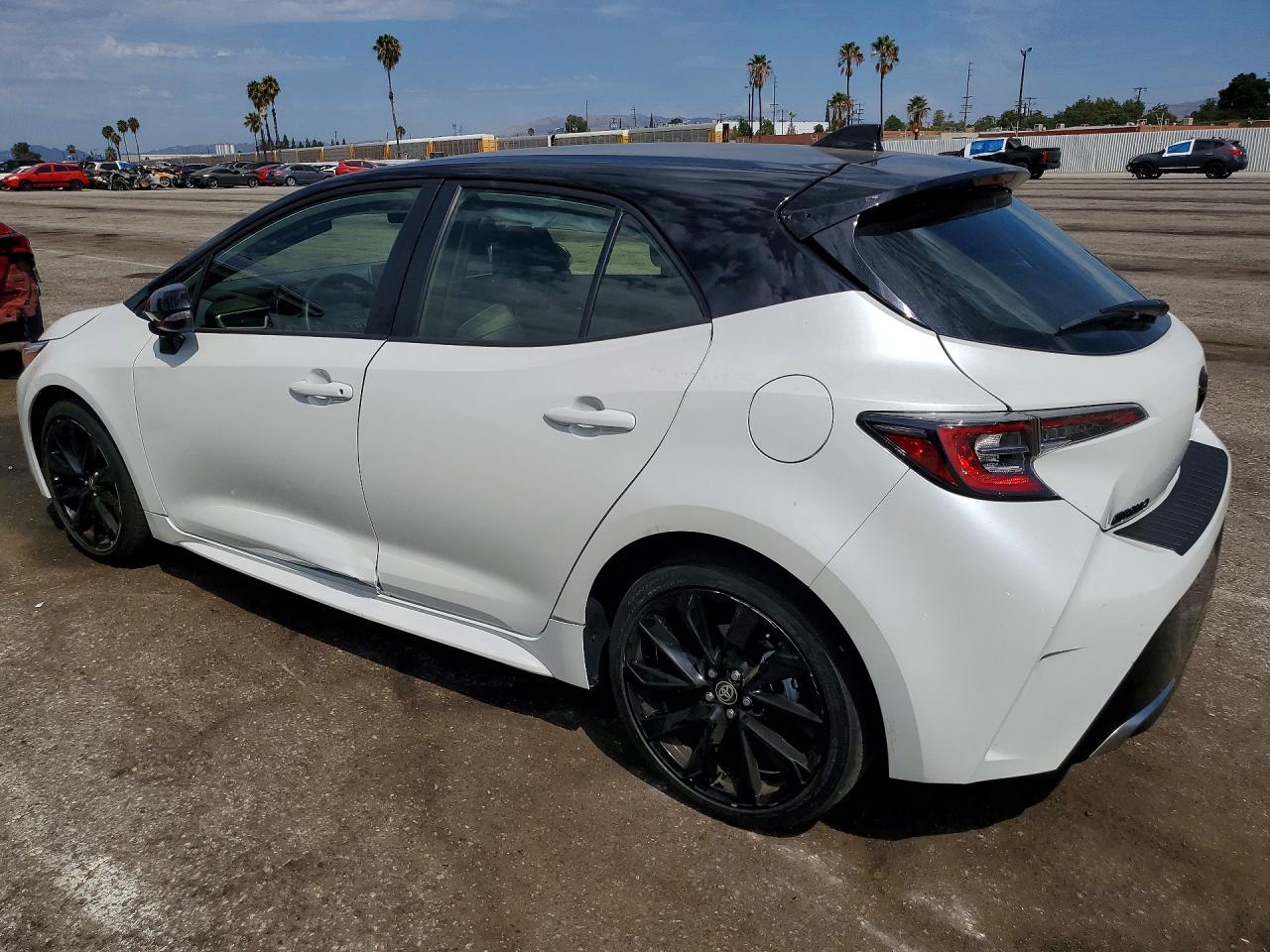2026 TOYOTA COROLLA XSE — снимка 2