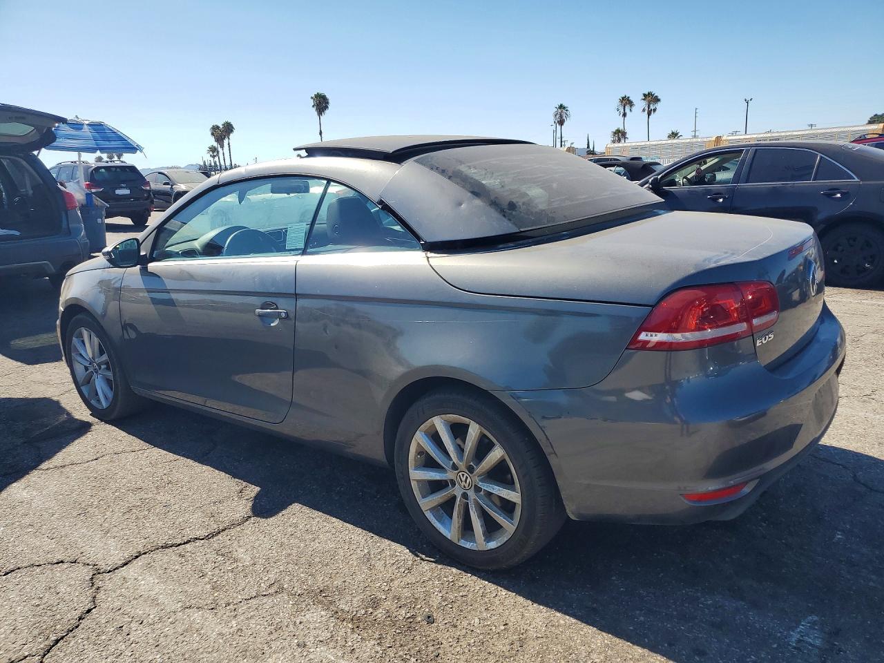 2015 VOLKSWAGEN EOS KOMFORT — снимка 2