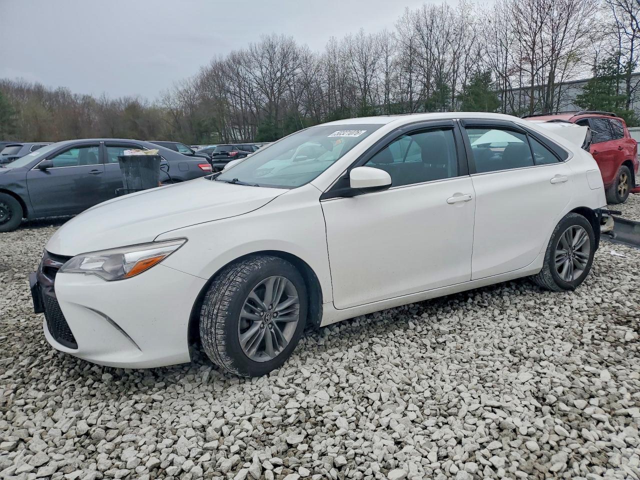 2016 TOYOTA CAMRY SE