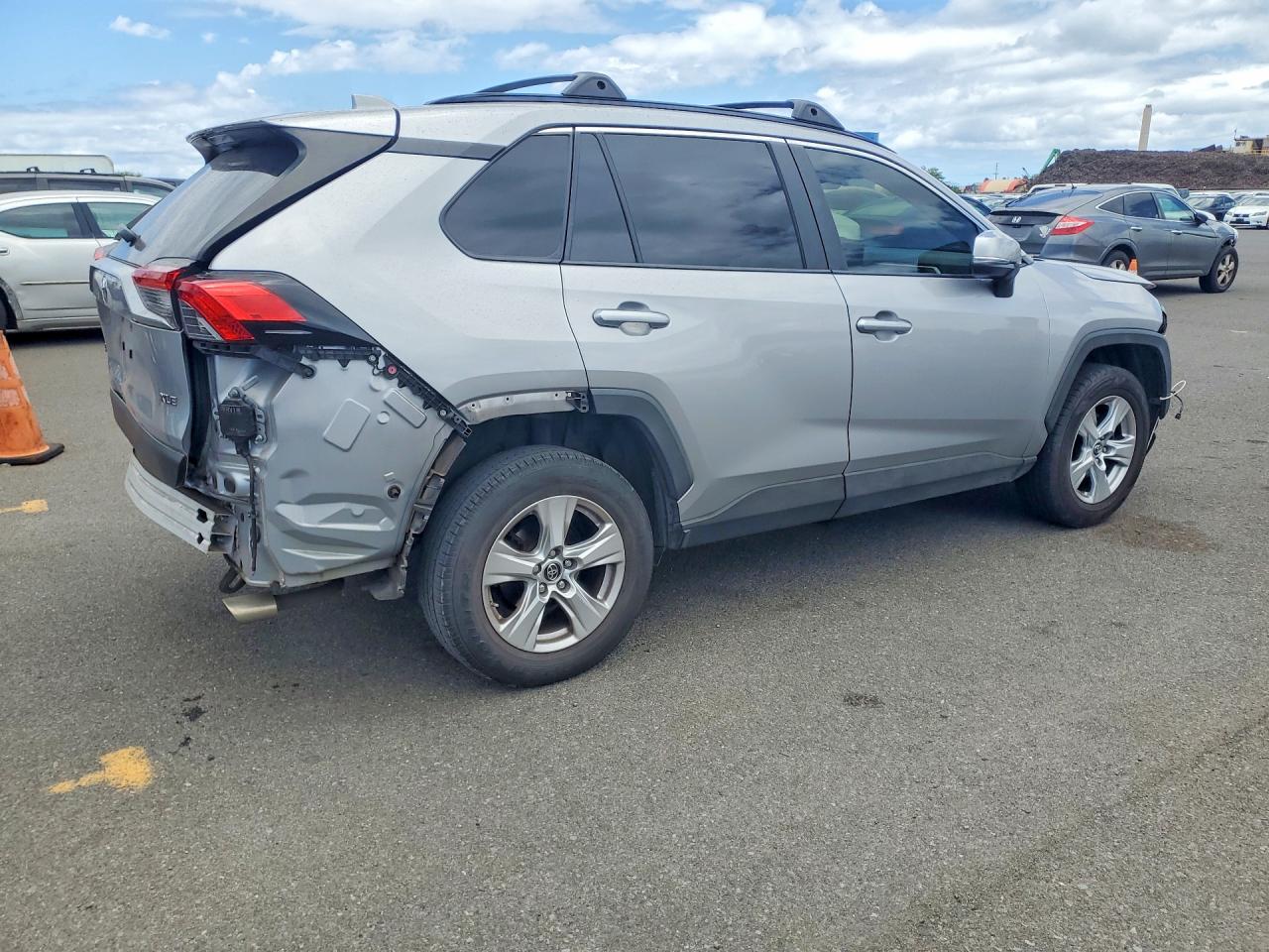 2019 TOYOTA RAV4 XLE — снимка 3