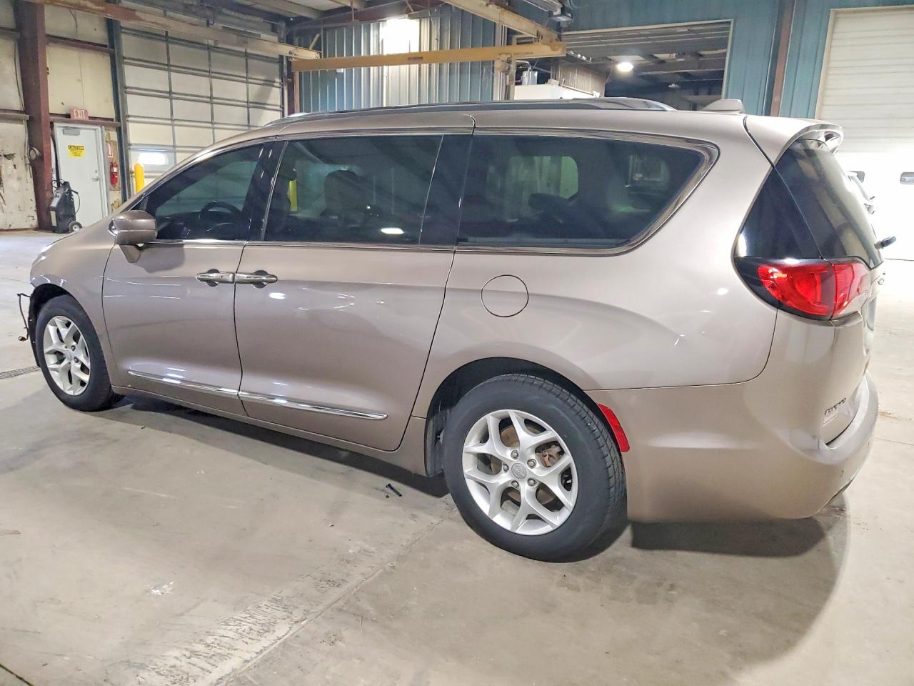 2017 CHRYSLER PACIFICA TOURING L PLUS — снимка 2
