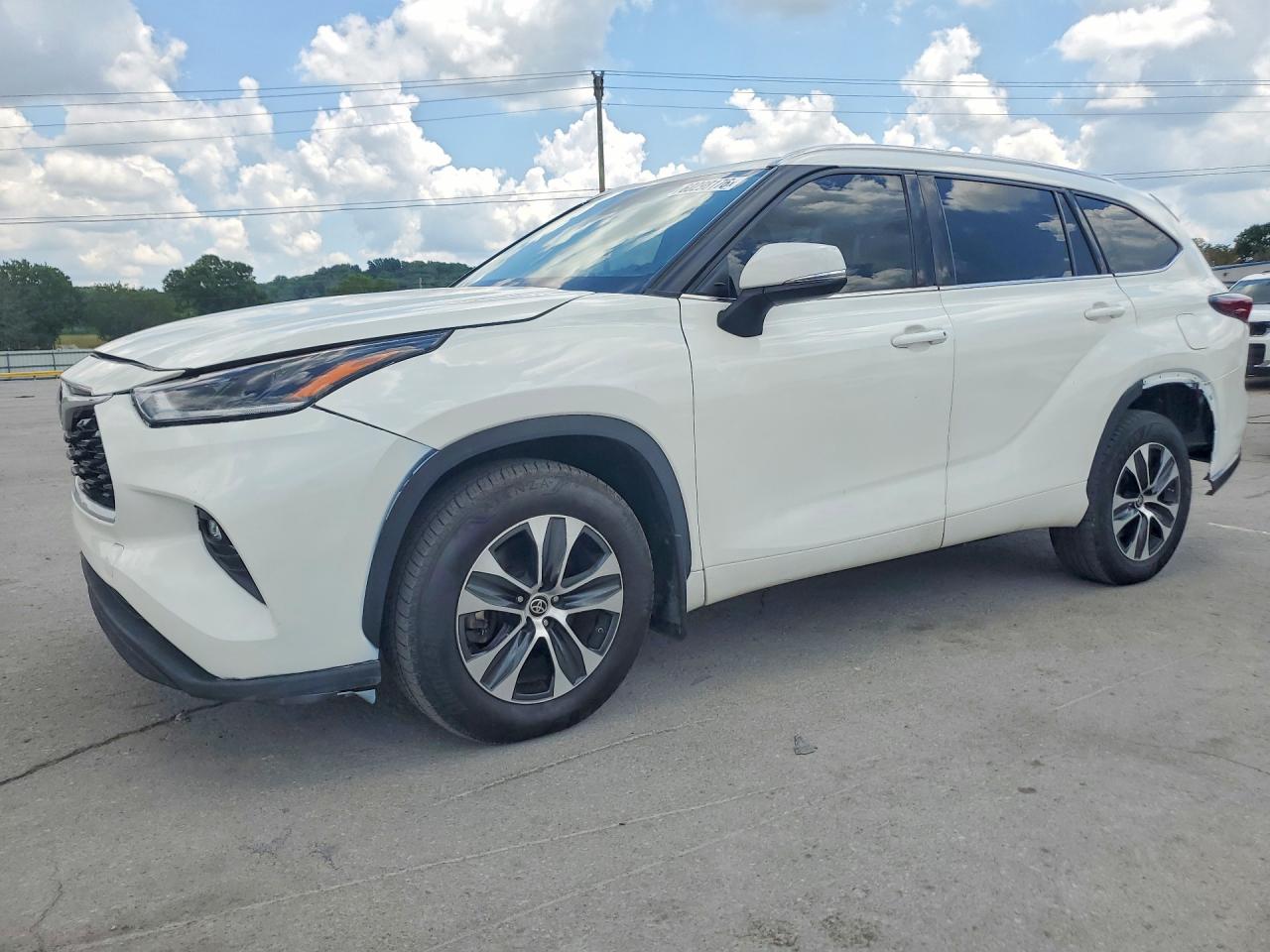 2021 TOYOTA HIGHLANDER XLE