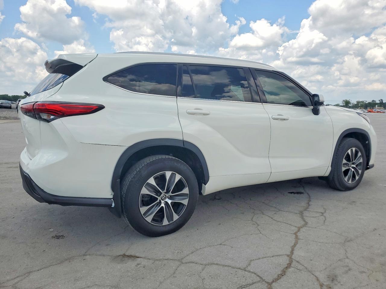 2021 TOYOTA HIGHLANDER XLE — снимка 3