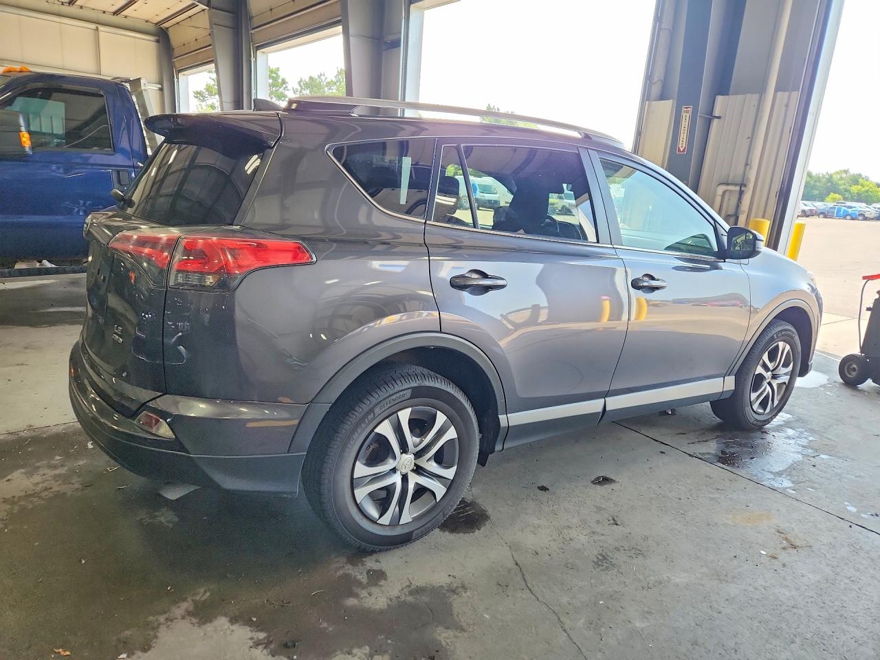 2018 TOYOTA RAV4 LE — снимка 3