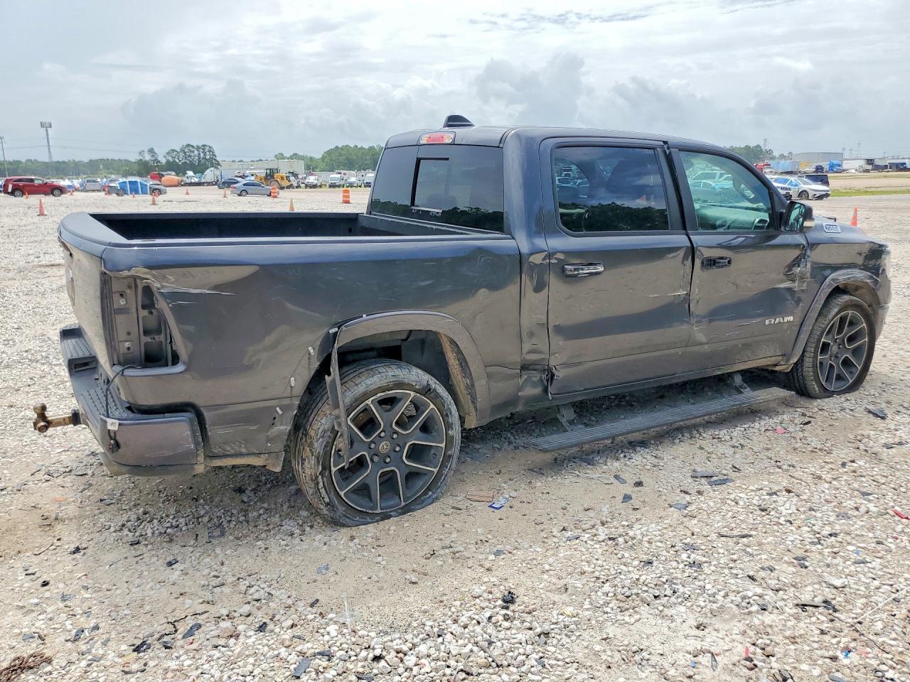 2021 RAM 1500 LARAMIE — снимка 3