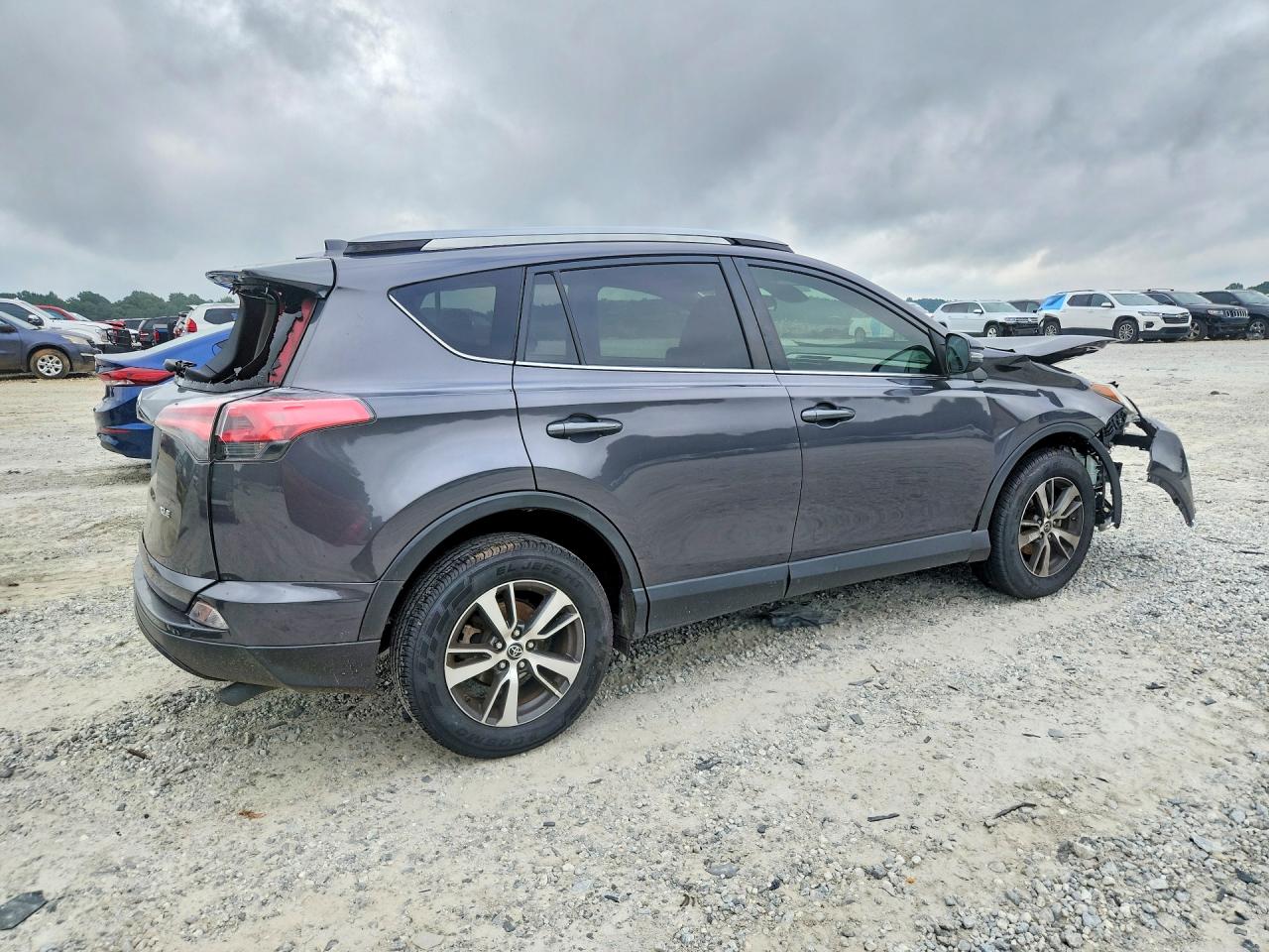 2018 TOYOTA RAV4 XLE — снимка 3