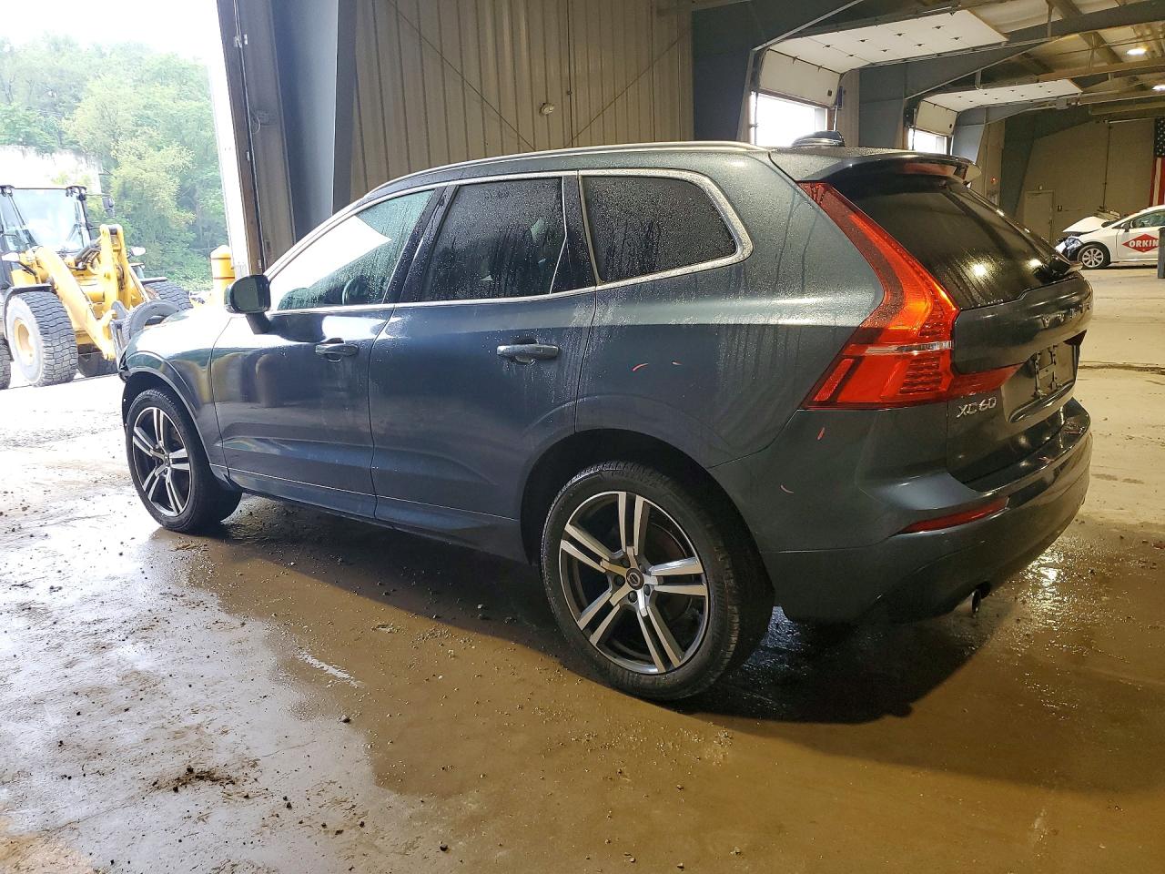 2021 VOLVO XC60 T5 MOMENTUM — снимка 2