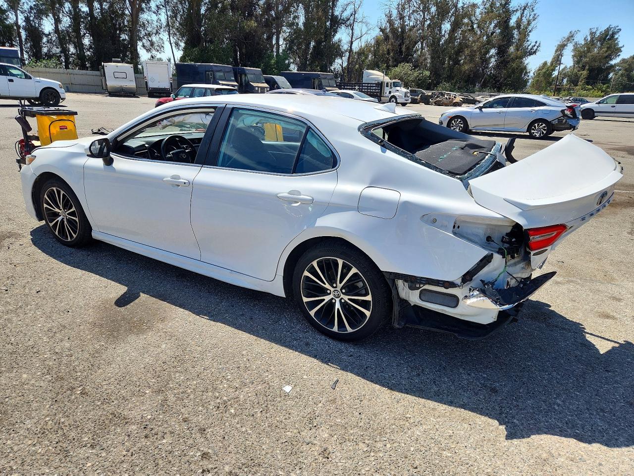2020 TOYOTA CAMRY SE — снимка 2