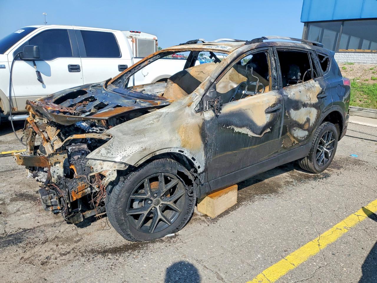 2018 TOYOTA RAV4 SE