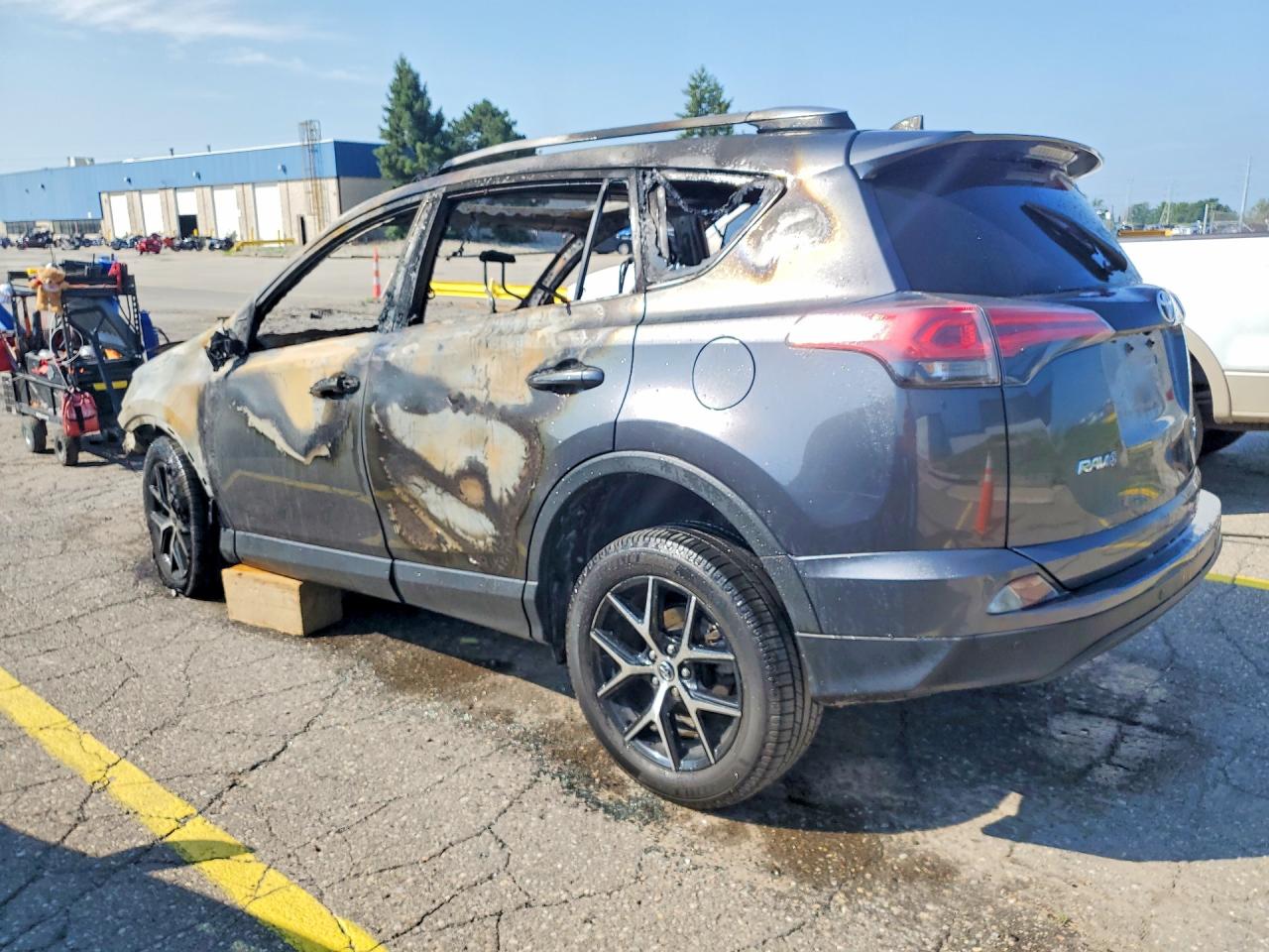 2018 TOYOTA RAV4 SE — снимка 2