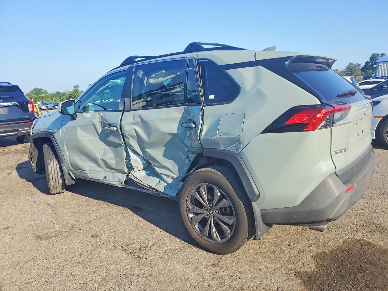 2023 TOYOTA RAV4 XLE PREMIUM — снимка 2
