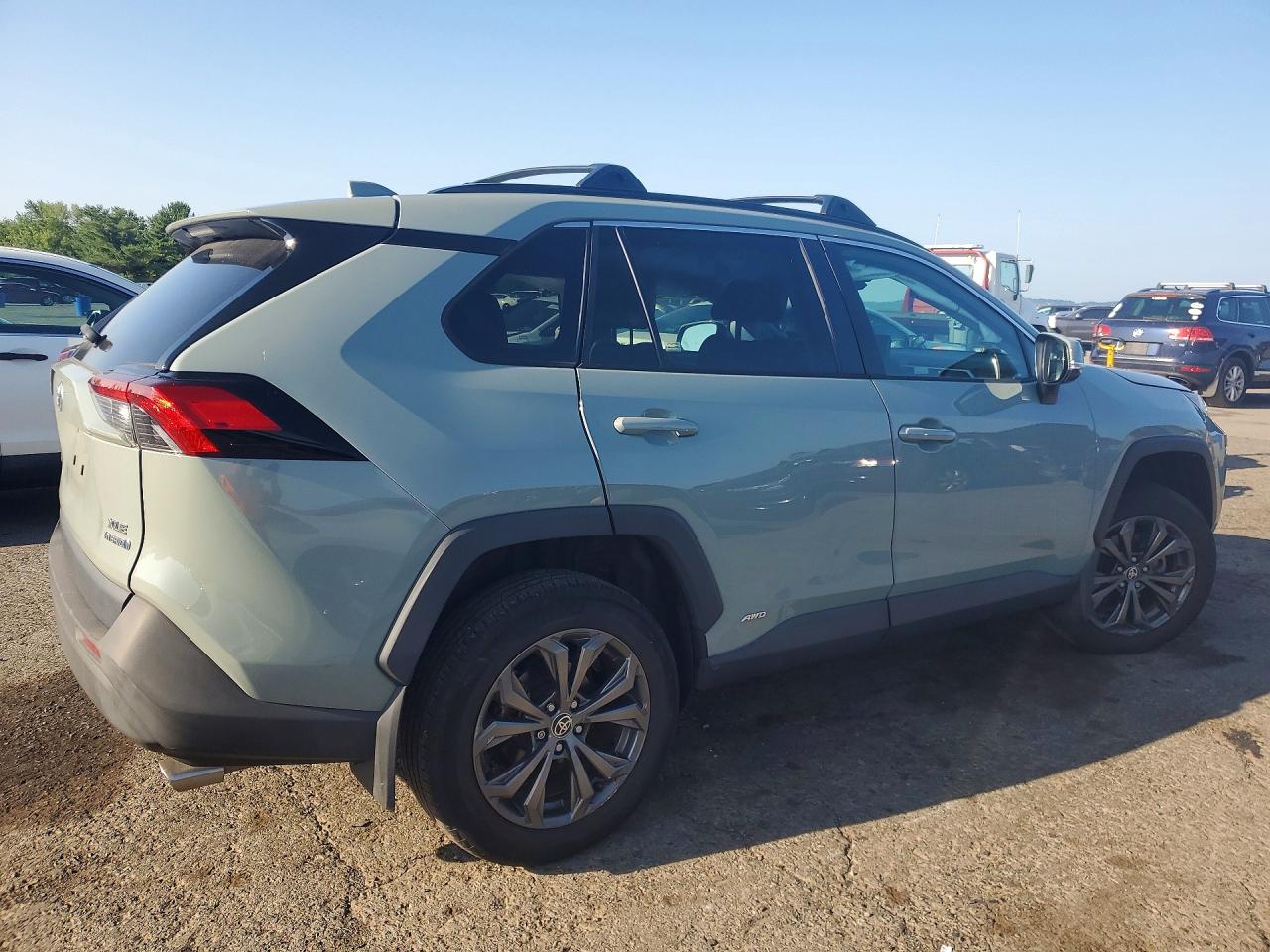 2023 TOYOTA RAV4 XLE PREMIUM — снимка 3