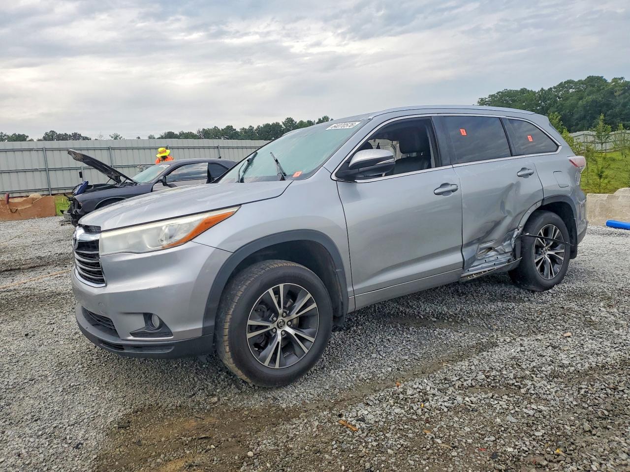 2016 TOYOTA HIGHLANDER XLE