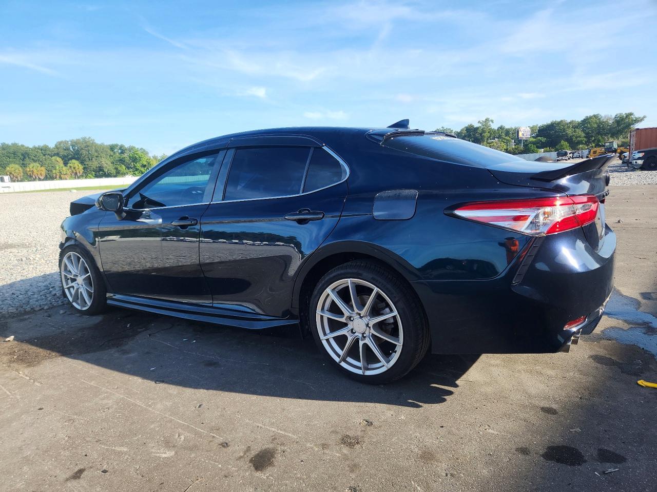 2020 TOYOTA CAMRY SE — снимка 2