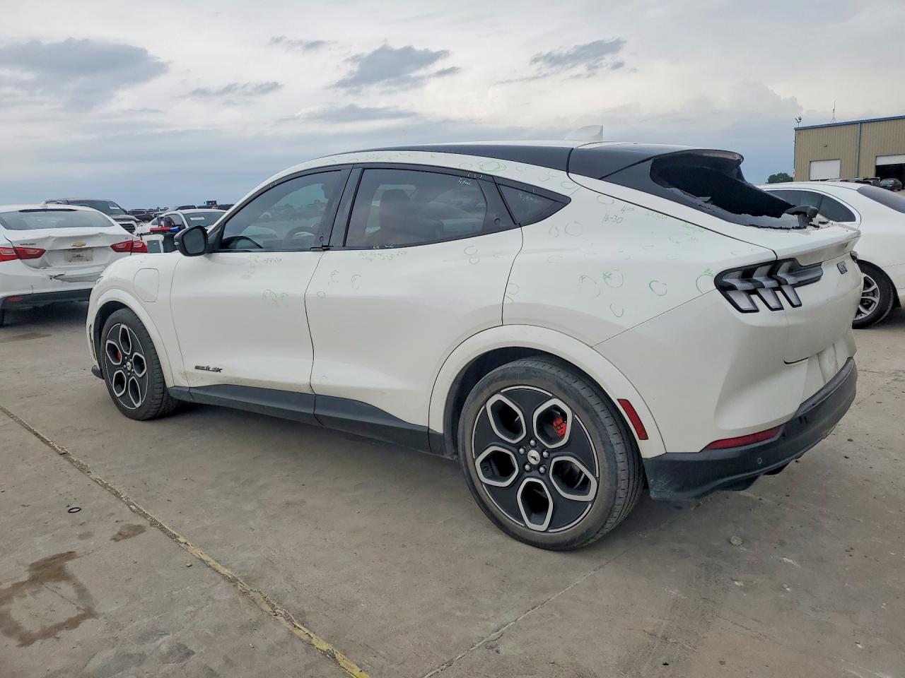 2021 FORD MUSTANG MACH-E GT — снимка 2