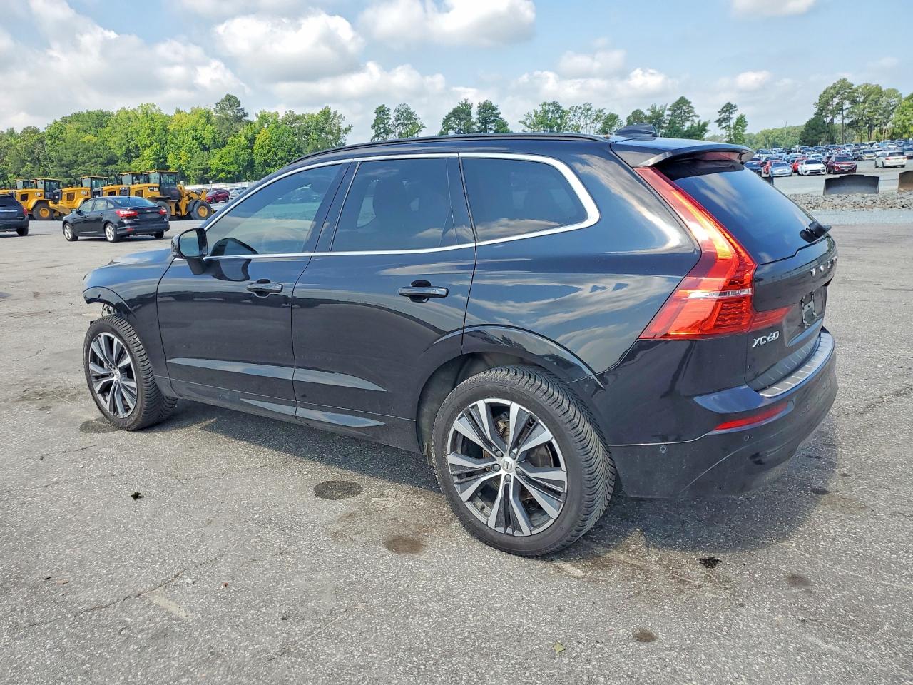 2022 VOLVO XC60 B5 MOMENTUM — снимка 2