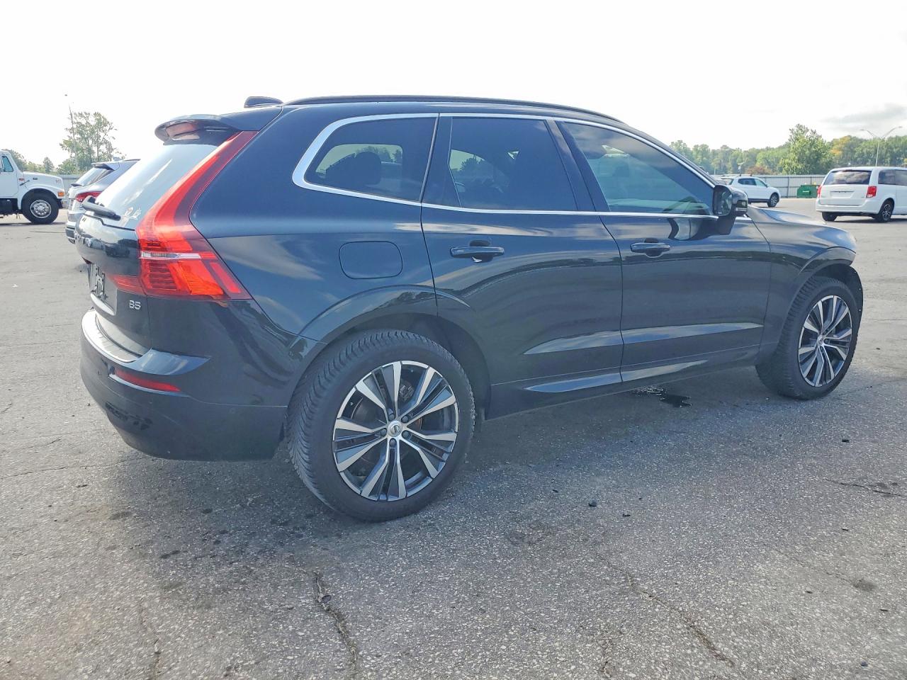 2022 VOLVO XC60 B5 MOMENTUM — снимка 3