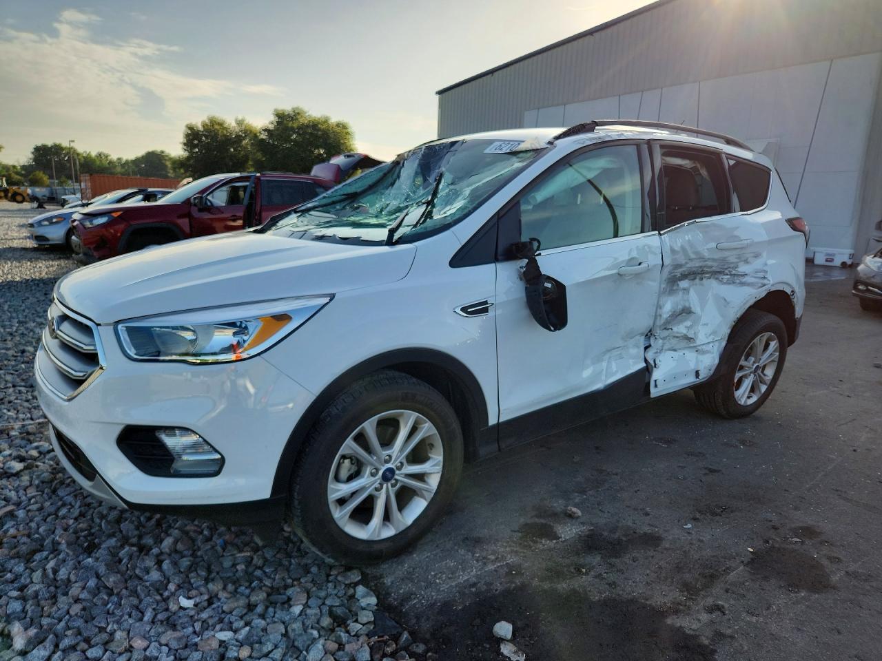 2018 FORD ESCAPE SE