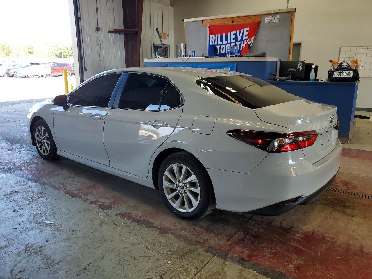 2022 TOYOTA CAMRY LE — снимка 2