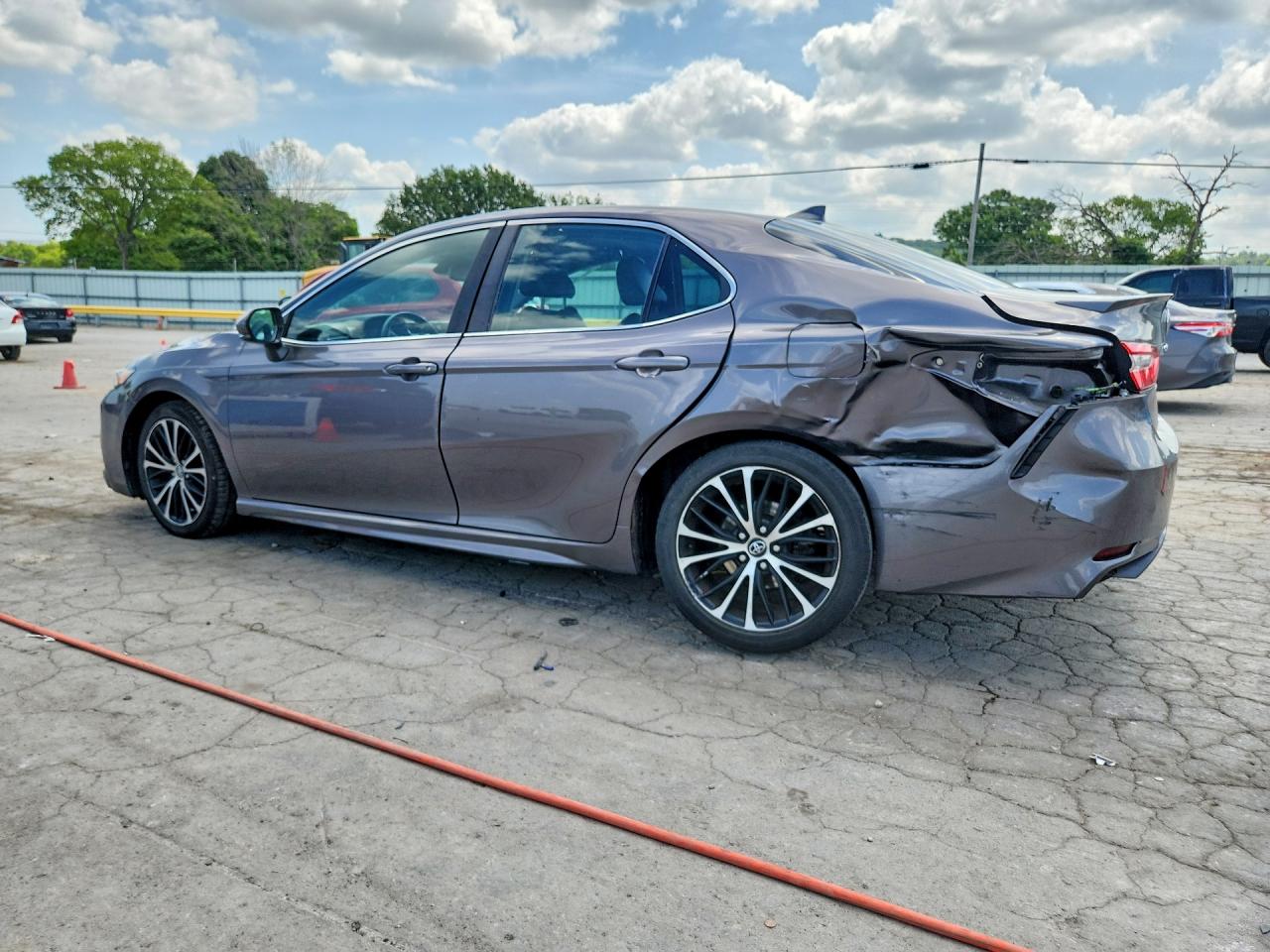 2020 TOYOTA CAMRY SE — снимка 2