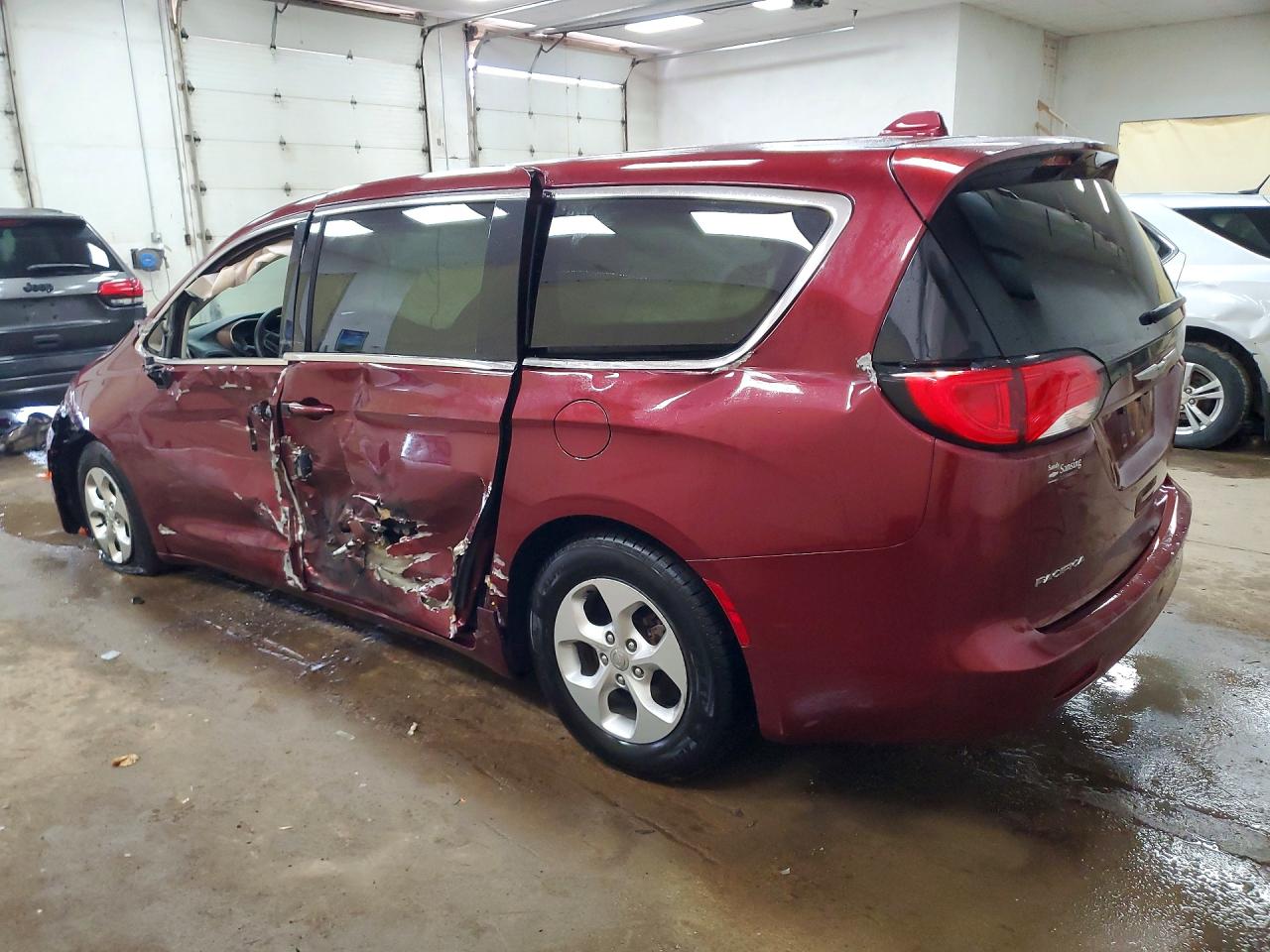2017 CHRYSLER PACIFICA LX — снимка 2
