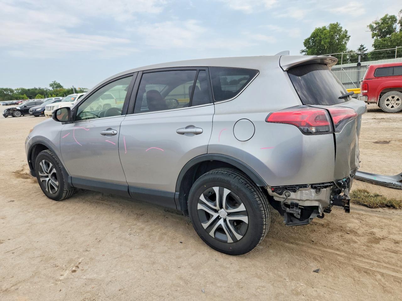 2018 TOYOTA RAV4 LE — снимка 2