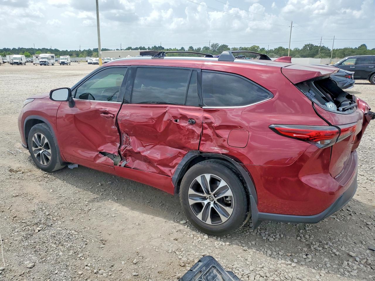 2021 TOYOTA HIGHLANDER XLE — снимка 2