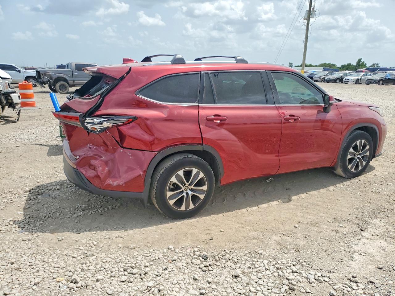 2021 TOYOTA HIGHLANDER XLE — снимка 3