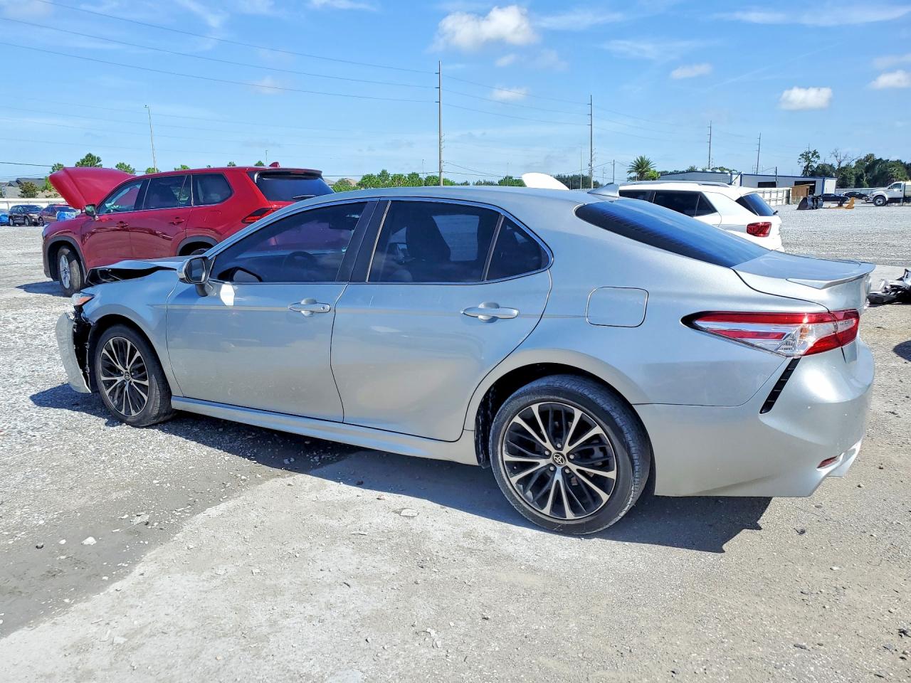 2020 TOYOTA CAMRY SE — снимка 2