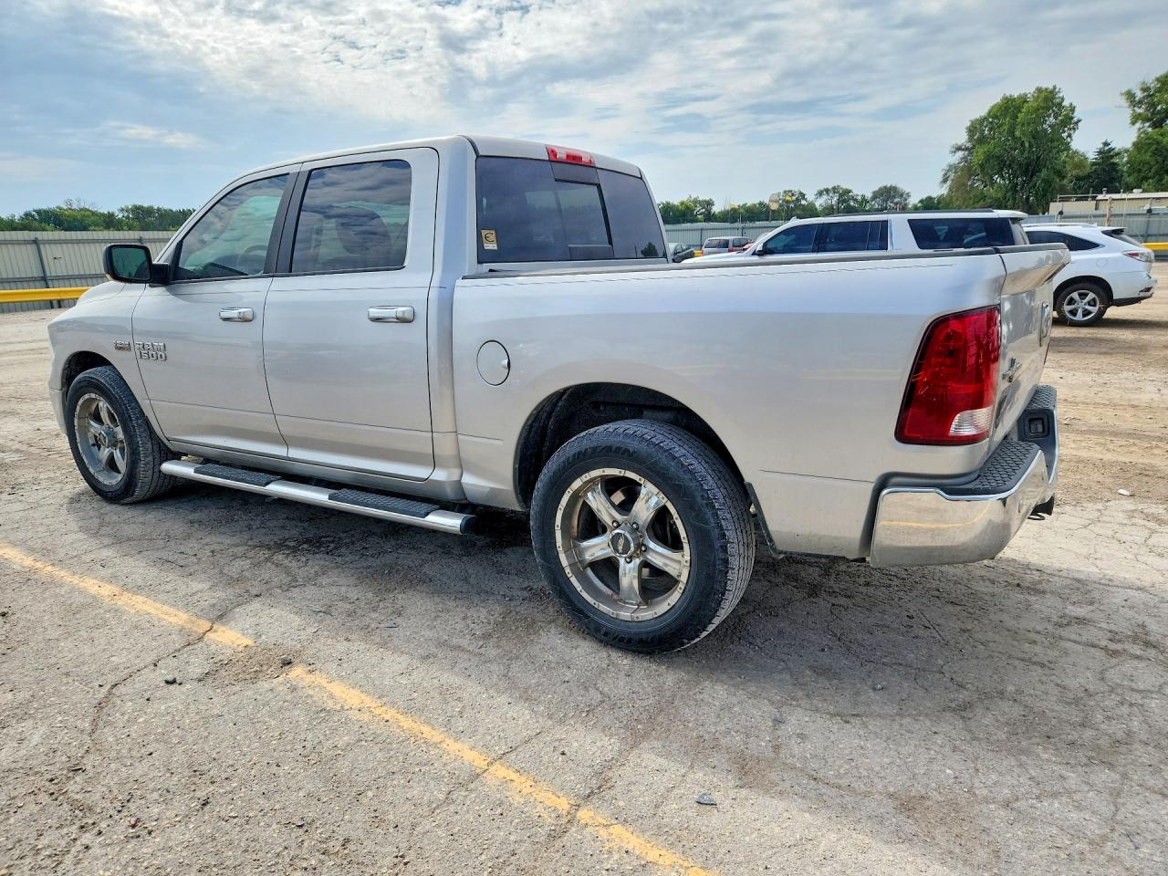2016 RAM 1500 SLT — снимка 2