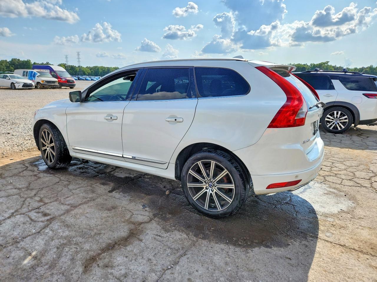 2015 VOLVO XC60 T6 PLATINUM — снимка 2