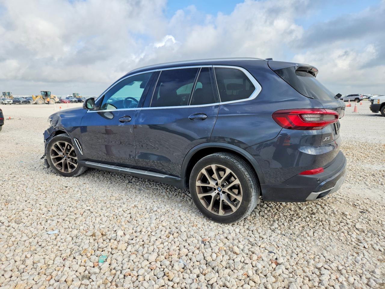 2021 BMW X5 SDRIVE 40I — снимка 2