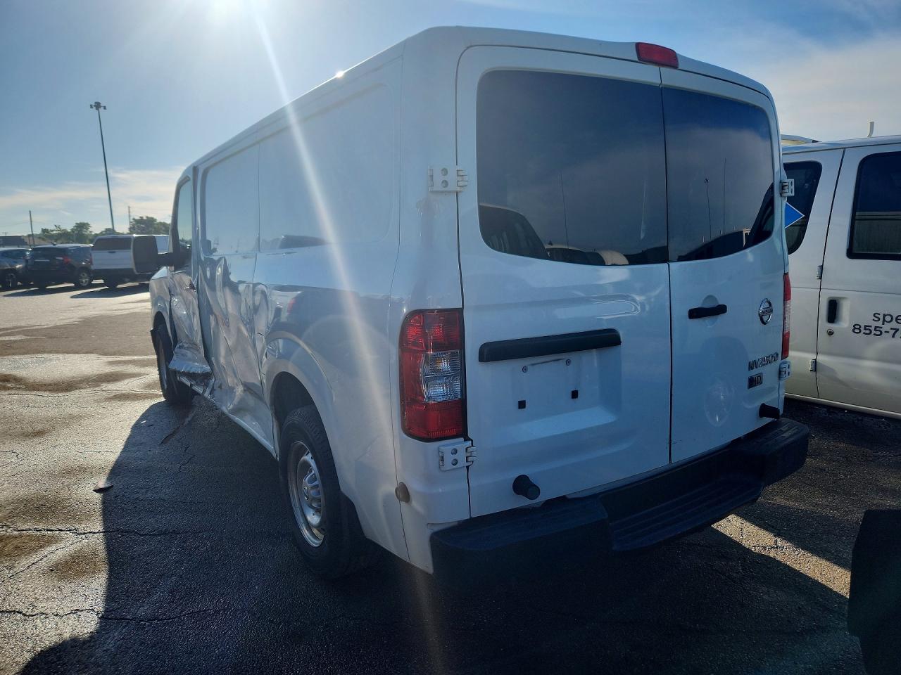 2015 NISSAN NV 2500 HD S — снимка 2