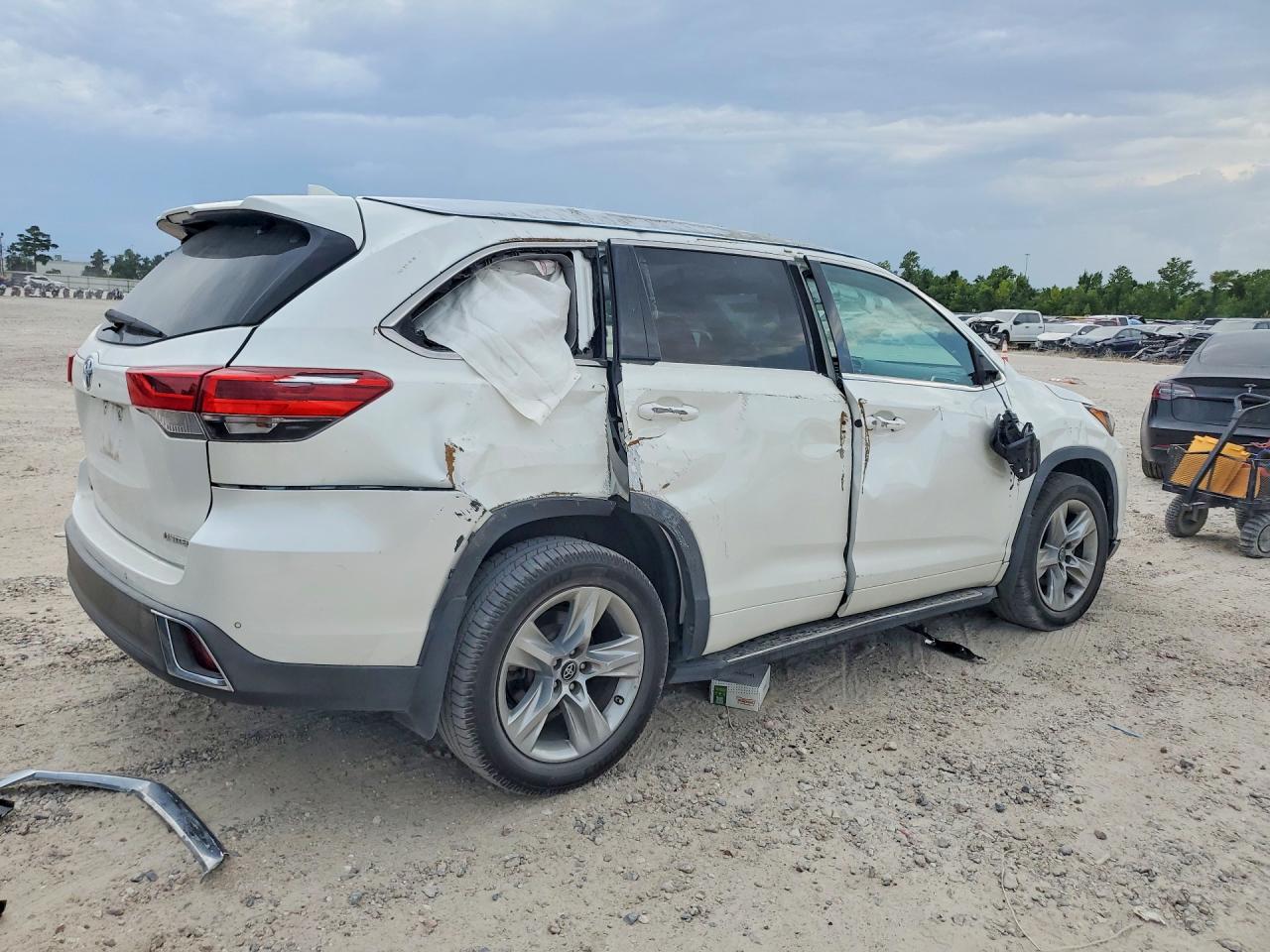 2017 TOYOTA HIGHLANDER LIMITED — снимка 3