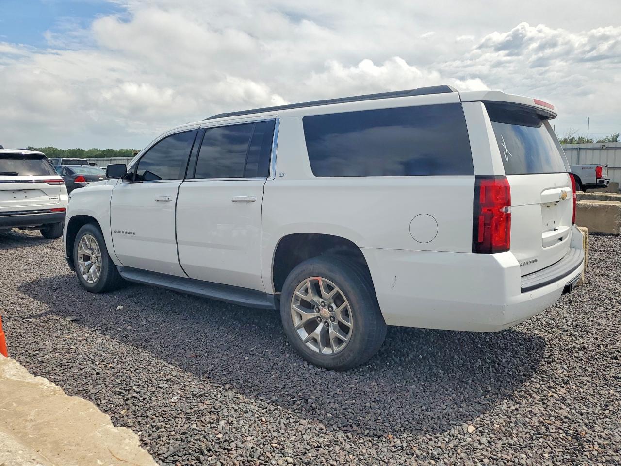 2016 CHEVROLET SUBURBAN K1500 LT — снимка 2