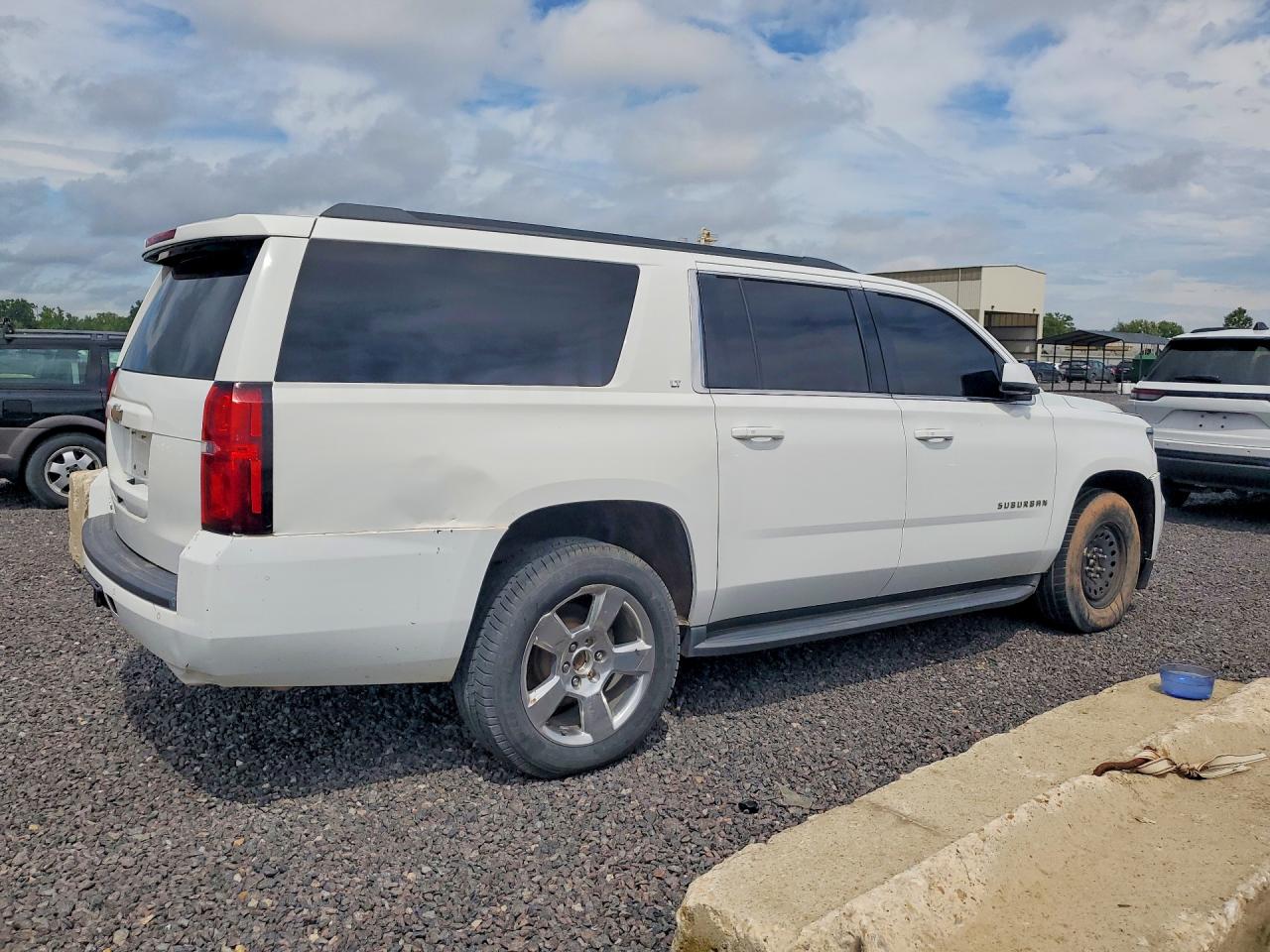 2016 CHEVROLET SUBURBAN K1500 LT — снимка 3