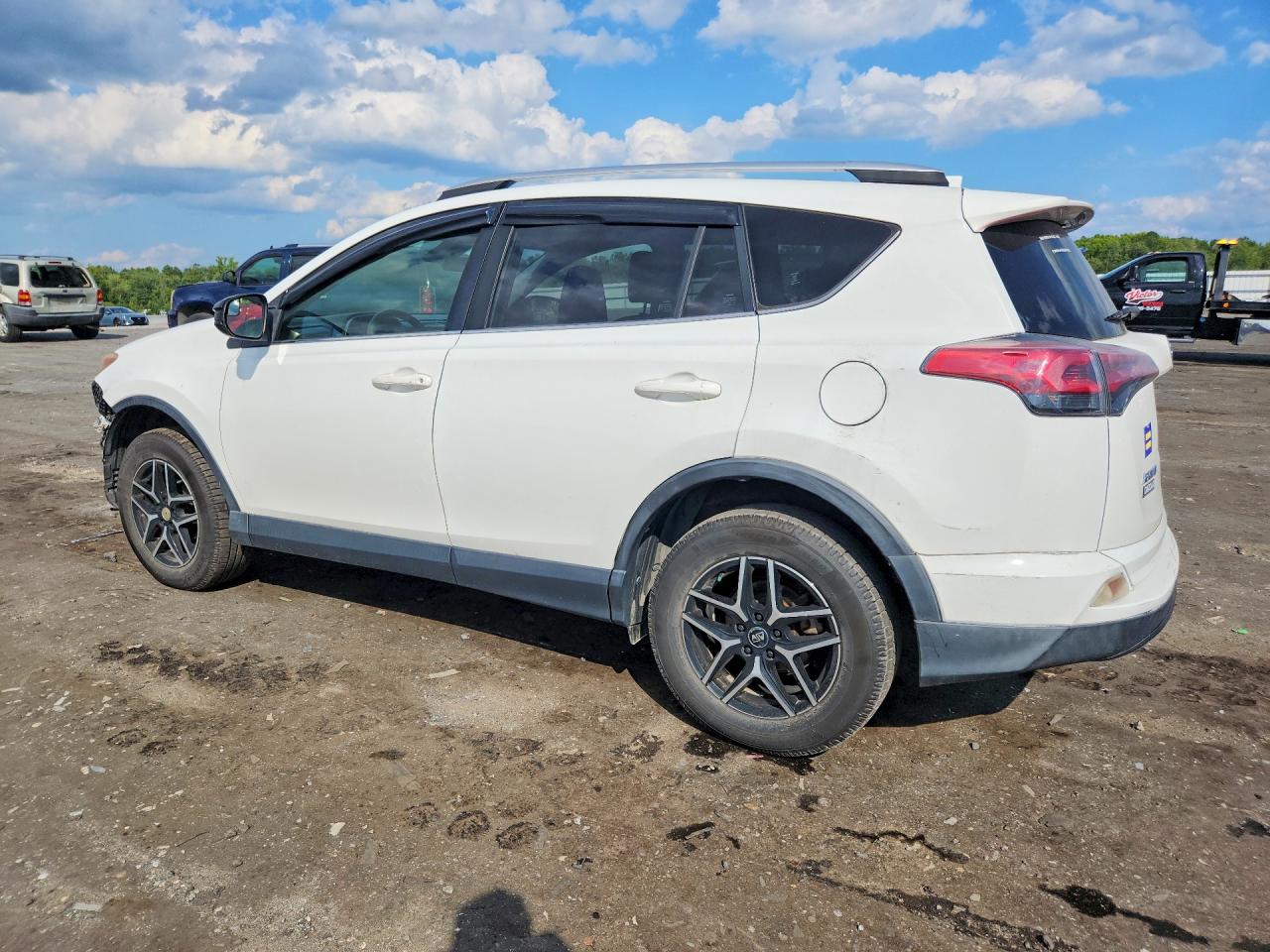 2018 TOYOTA RAV4 LE — снимка 2