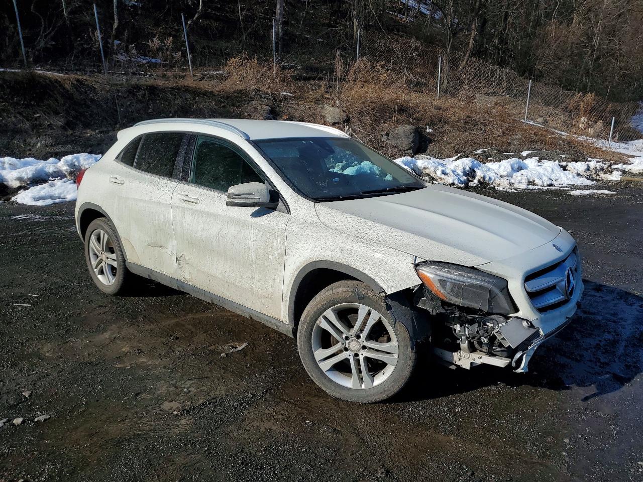 2017 MERCEDES-BENZ GLA 250 4MATIC — снимка 4