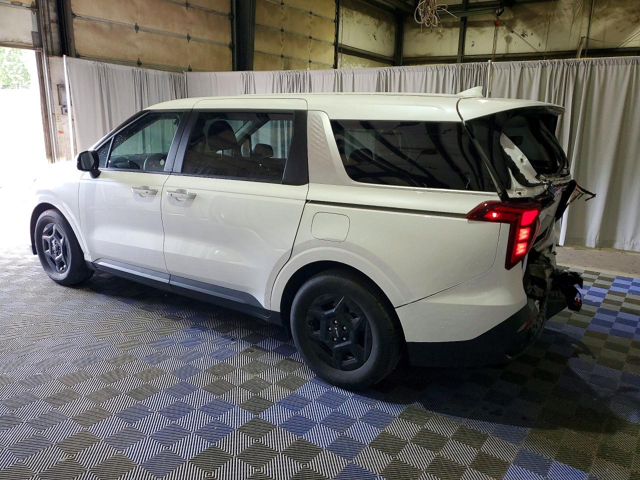 2025 KIA CARNIVAL LXS — снимка 2