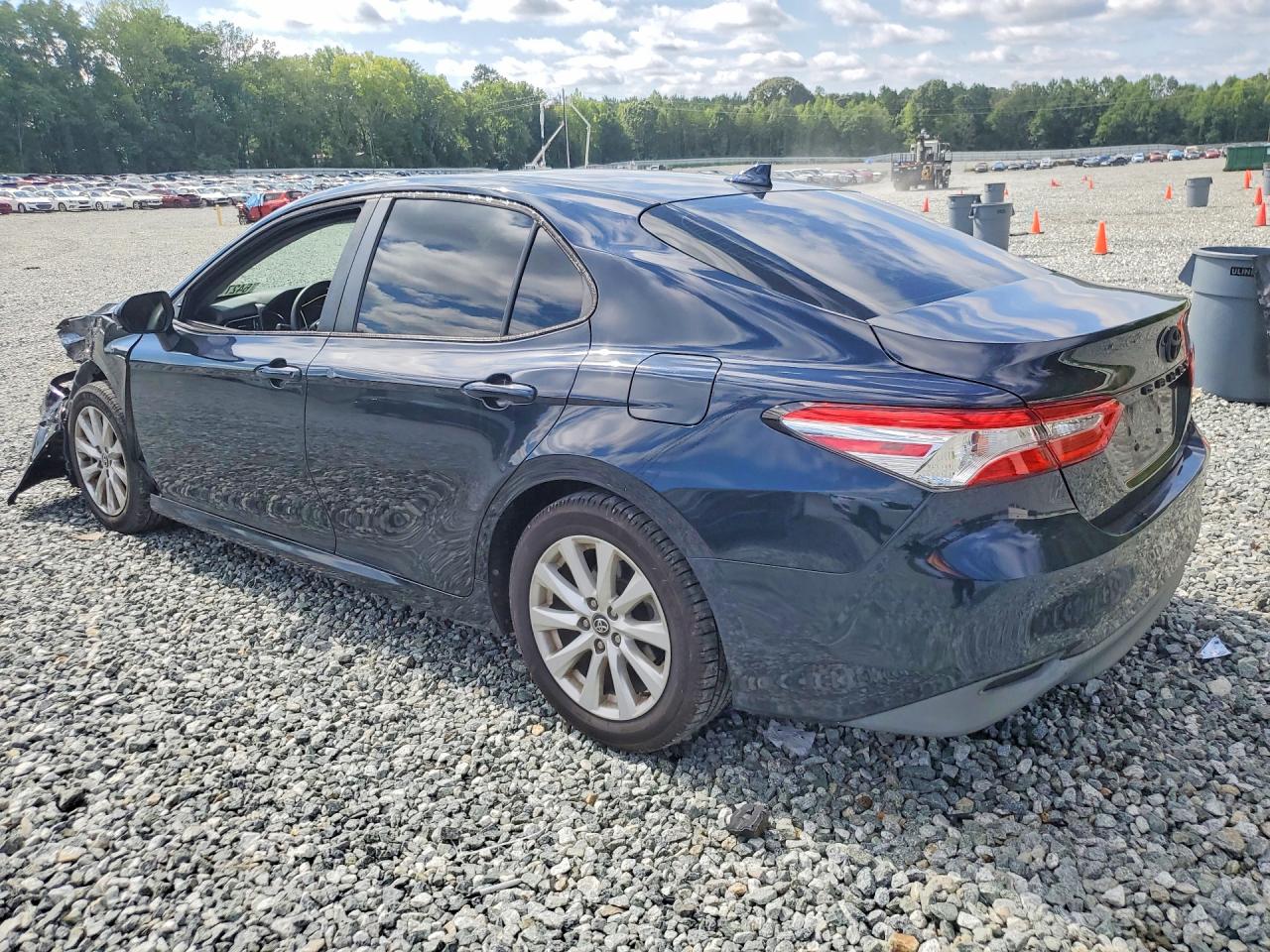 2020 TOYOTA CAMRY LE — снимка 2