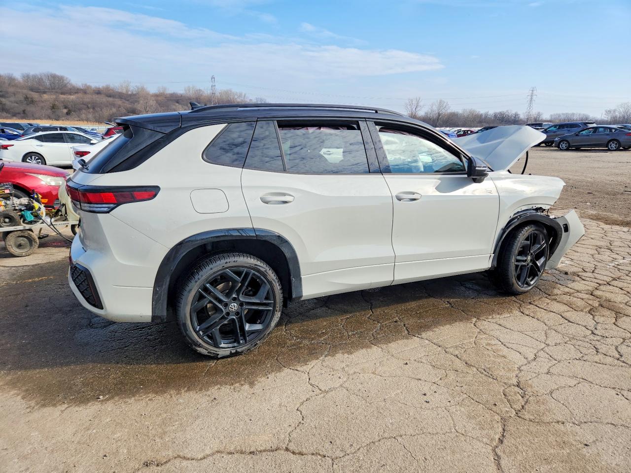 2025 VOLKSWAGEN TIGUAN SE R-LINE BLACK — снимка 3