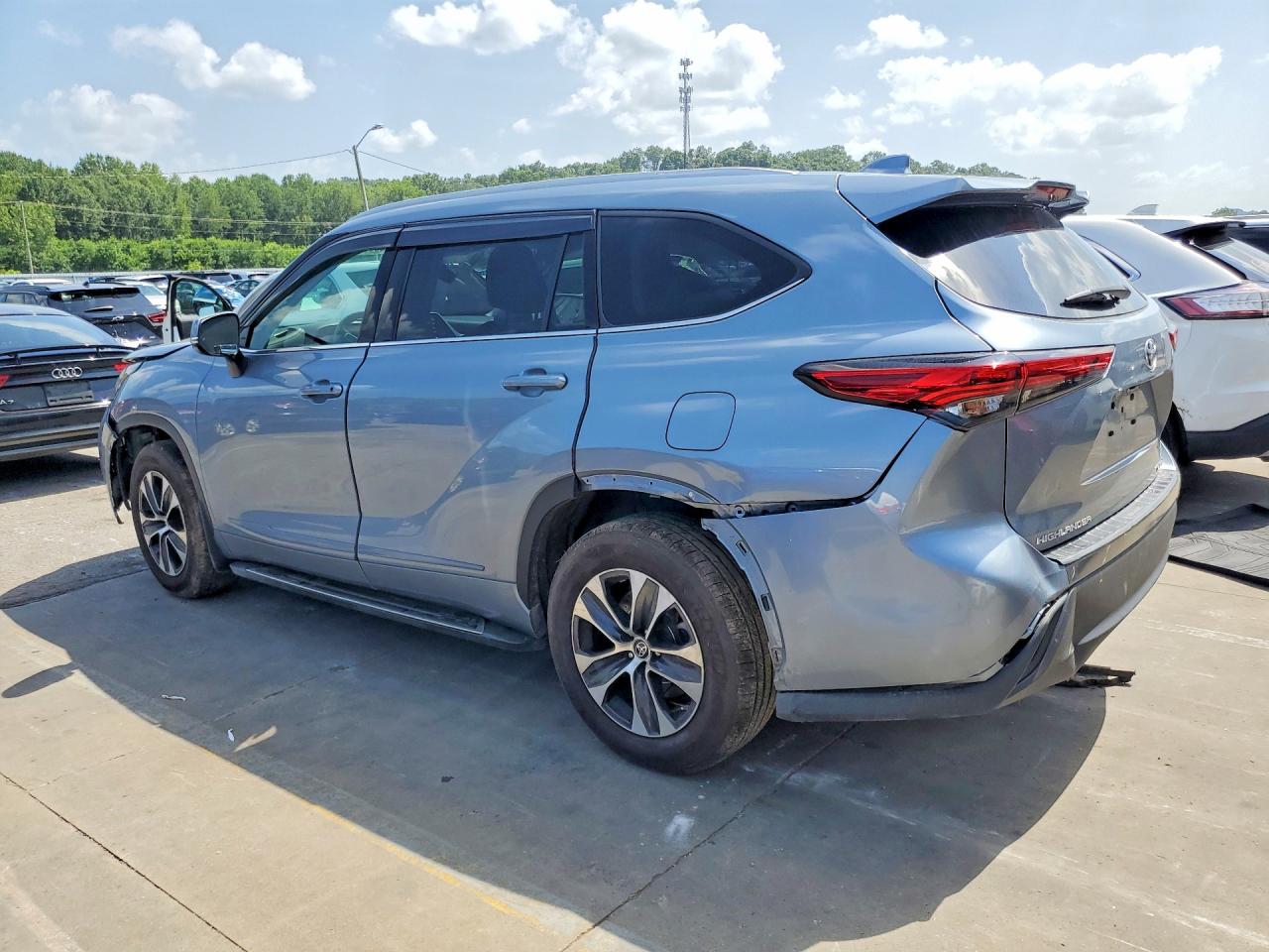 2022 TOYOTA HIGHLANDER XLE — снимка 2