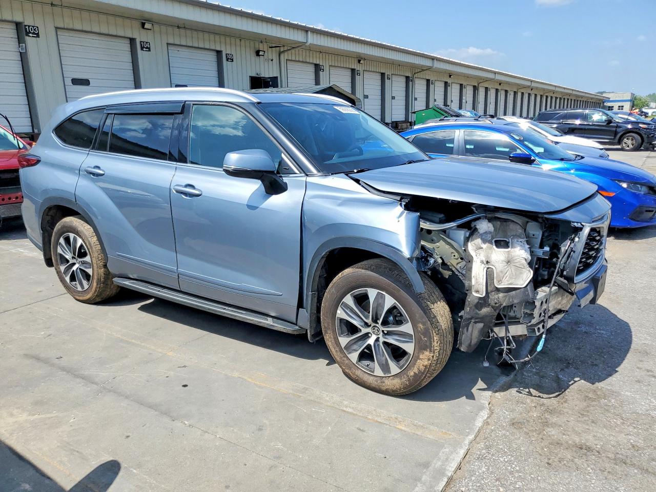 2022 TOYOTA HIGHLANDER XLE — снимка 4